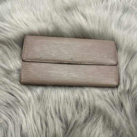 LV VGUC Vintage Epi Sarah Wallet w/Chain - Picture 1 of 11